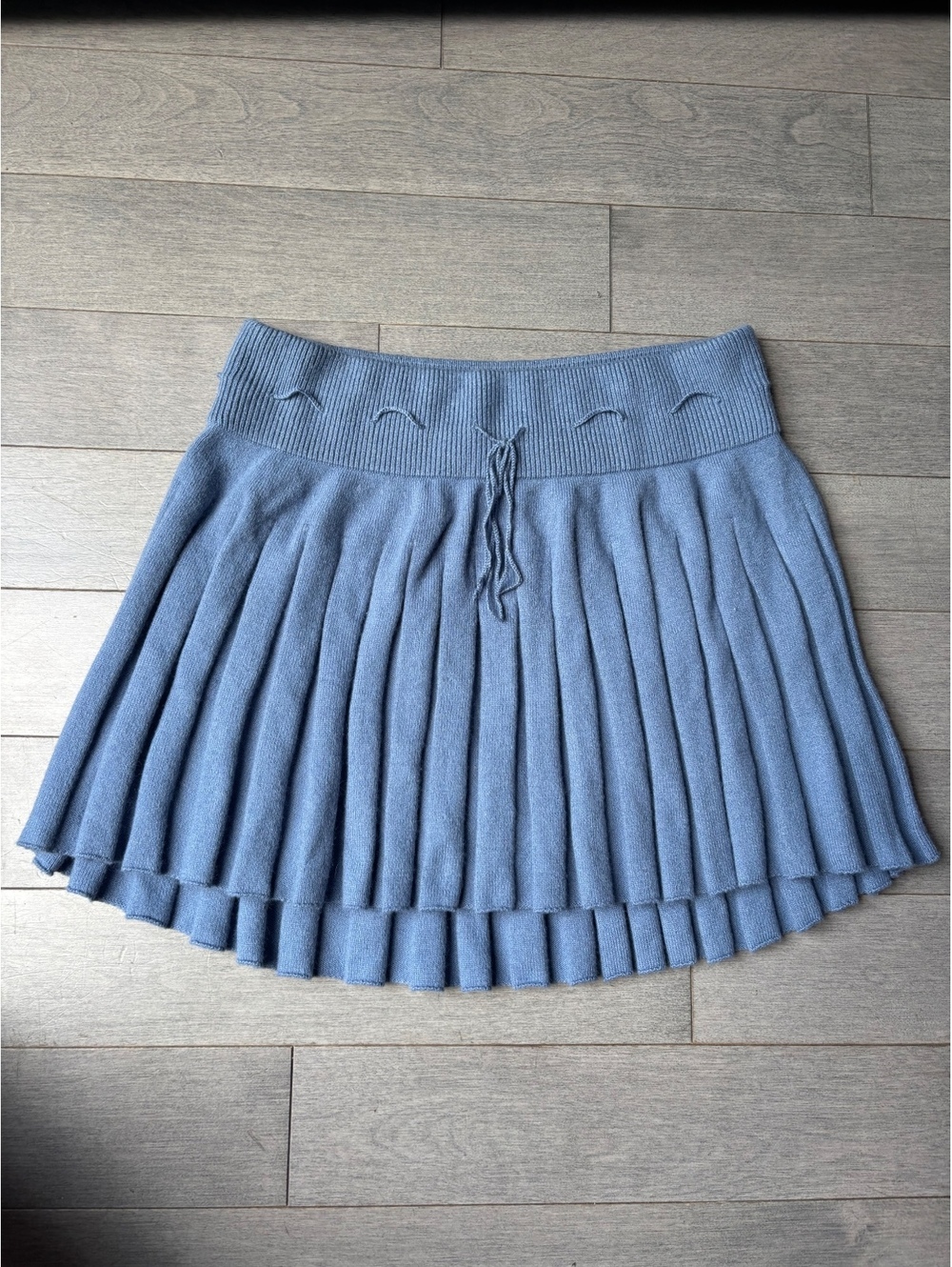 Women’s Guizio blue pleated low rise fashion mini short skirt medium